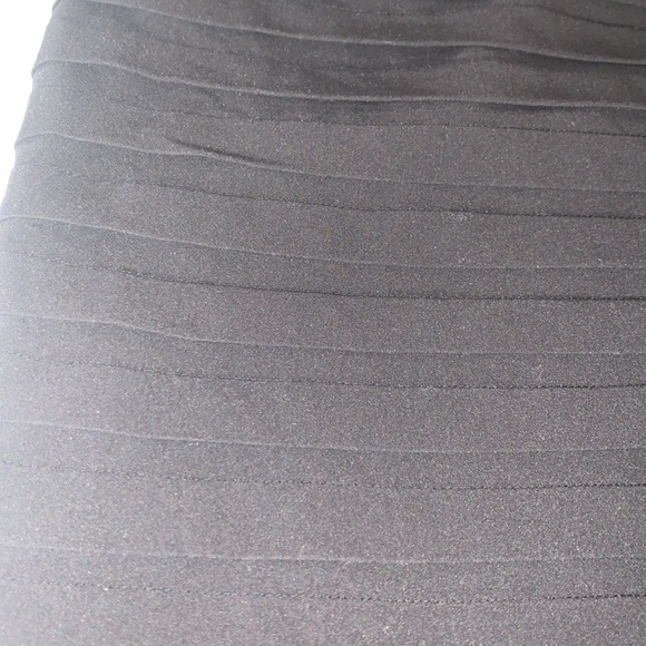 Gently Loved Layered Stretch Skirt by Larry Levine Petite - Picture 2 of 5